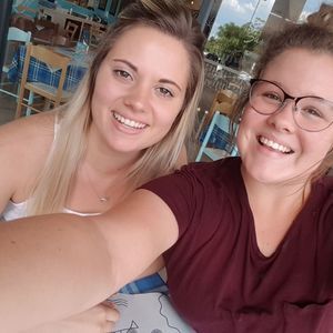 Meet your Posher, Caitlin